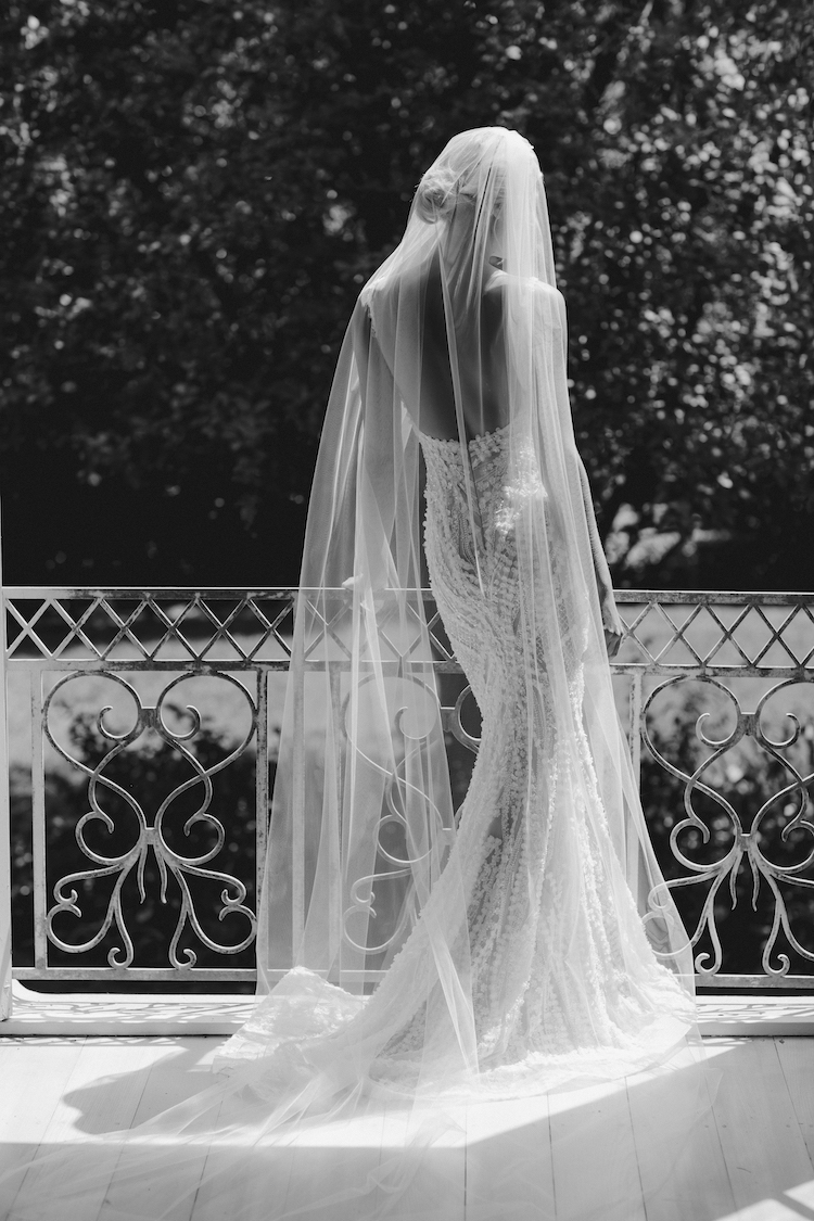 https://www.taniamaras.com/wp-content/uploads/2016/01/How-to-accessorise-a-lace-wedding-dress-32.jpg