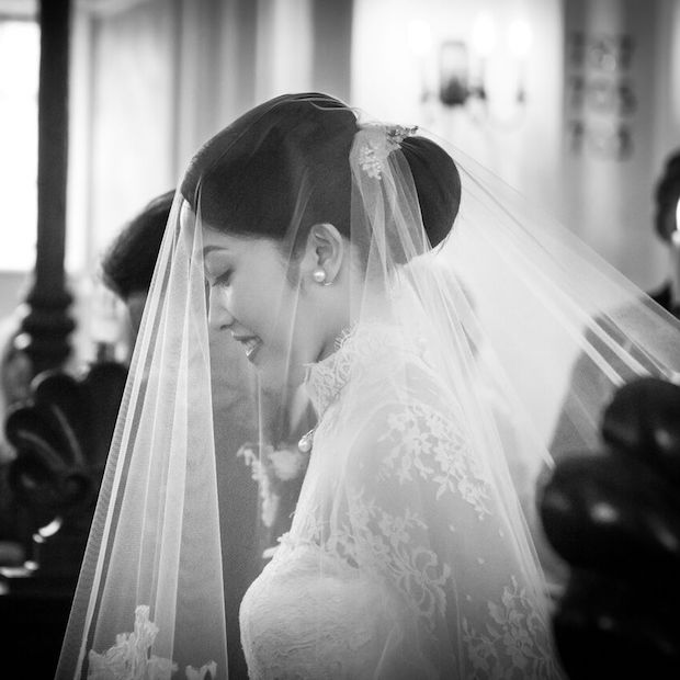 https://www.taniamaras.com/wp-content/uploads/2017/07/Wedding-veil-above-the-bun_-TANIA-MARAS-BRIDAL.jpeg