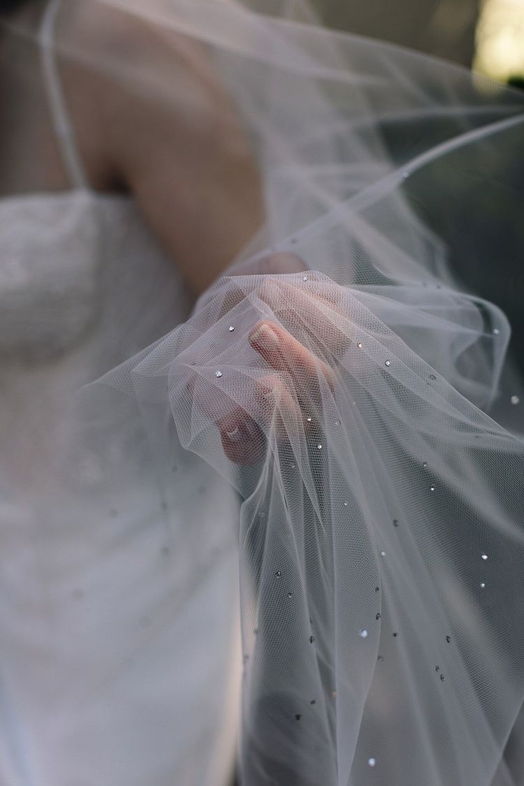 How to choose the best long wedding veil - TANIA MARAS