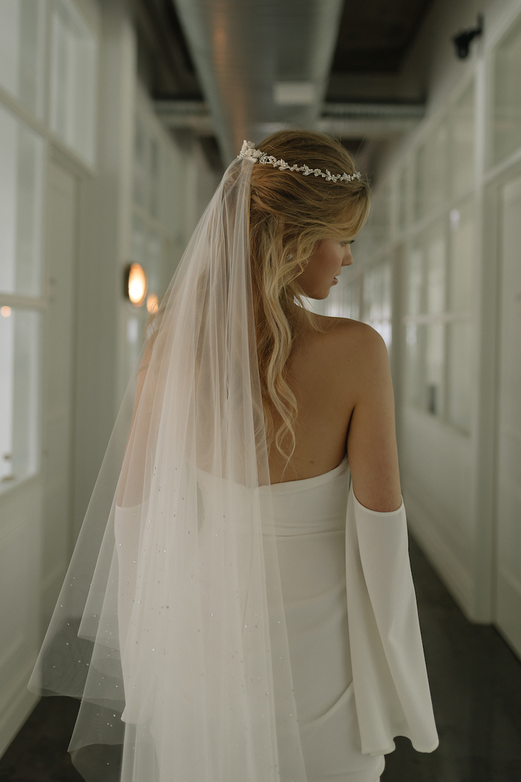 How to layer wedding veils and headpieces - TANIA MARAS