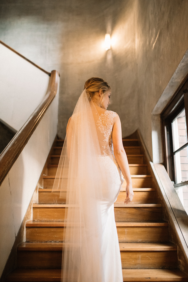 https://www.taniamaras.com/wp-content/uploads/2018/03/How-to-choose-the-best-long-wedding-veil-2.jpg