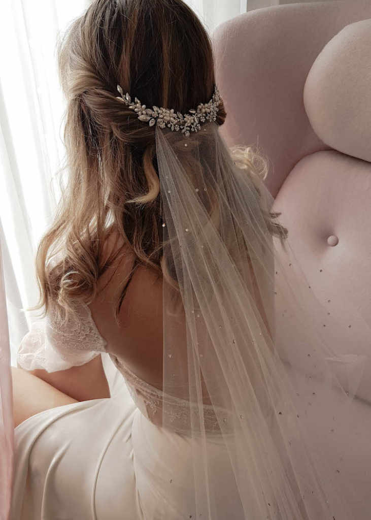 Crème de la crème | Our favourite wedding hairstyles with veils - TANIA ...