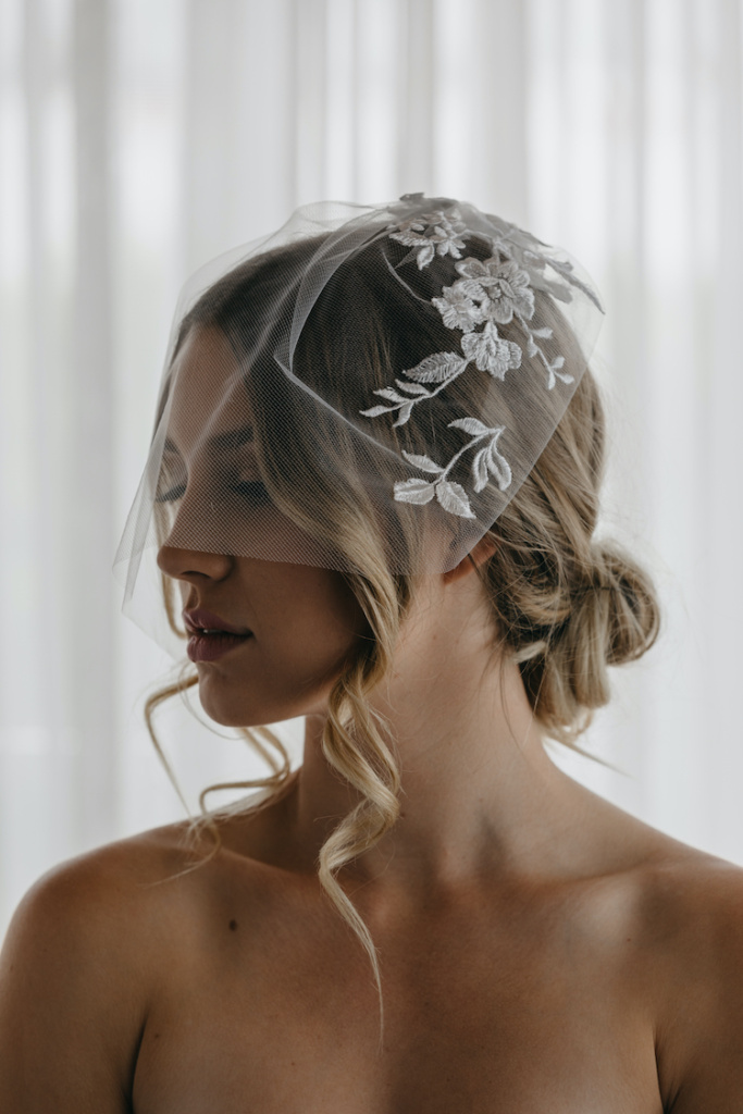 Our tips for styling bow wedding dresses with a veil - TANIA MARAS