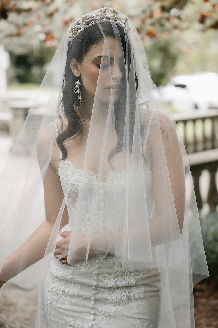 https://www.taniamaras.com/wp-content/uploads/2020/11/DUET-delicate-wedding-tiara-6.jpg
