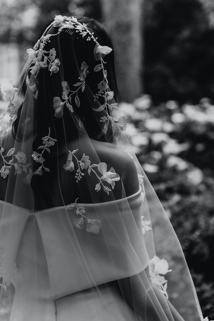 https://www.taniamaras.com/wp-content/uploads/2020/11/FLORENCE-floral-cathedral-veil-6.jpg