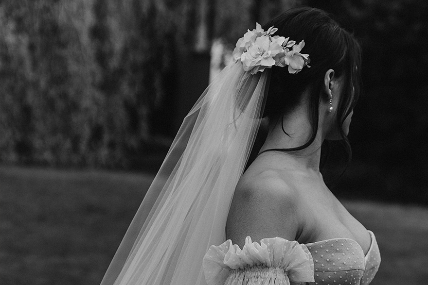 https://www.taniamaras.com/wp-content/uploads/2021/07/Floral-bridal-accessories-for-the-ultra-feminine-bride.jpg