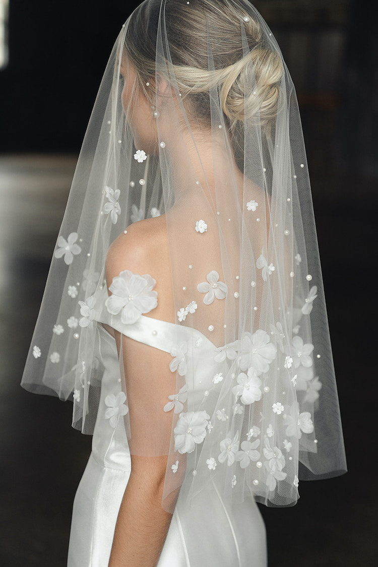 PEPE  Short veil with flowers - TANIA MARAS BRIDAL