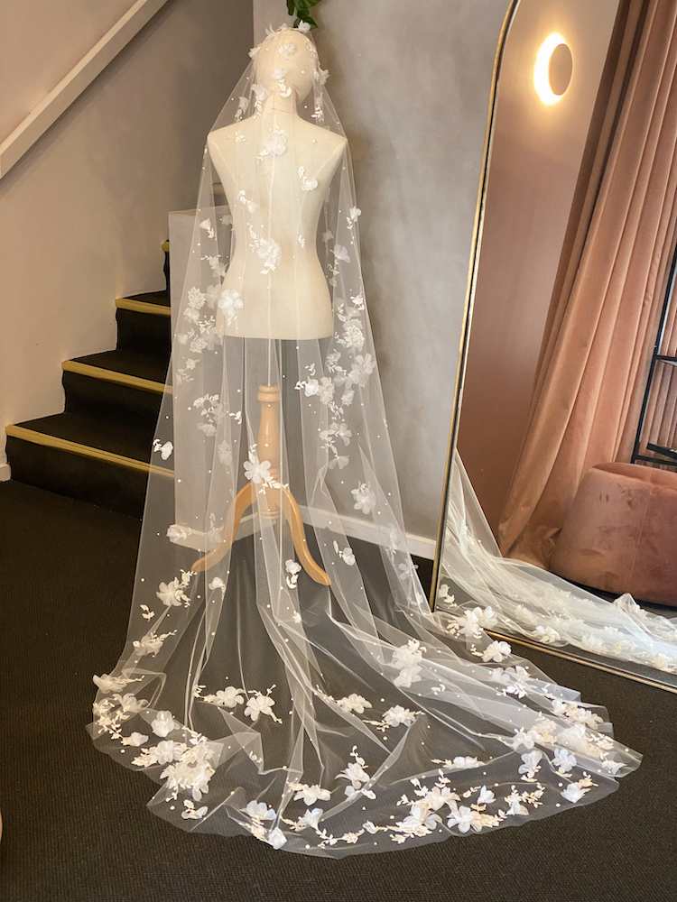 How to choose the best long wedding veil - TANIA MARAS
