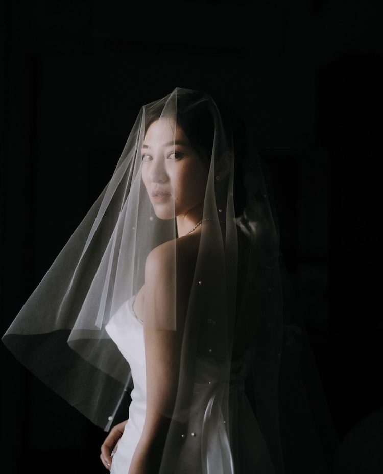 https://www.taniamaras.com/wp-content/uploads/2022/05/Bride-Tessa-wears-WEEPING-CHERRY-veil-1-750x928-1.jpeg