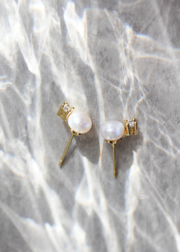 Beaumont Pearl Stud Earrings 8