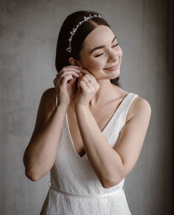 Bride Abbey Wears Ruben Headband 1.jpg