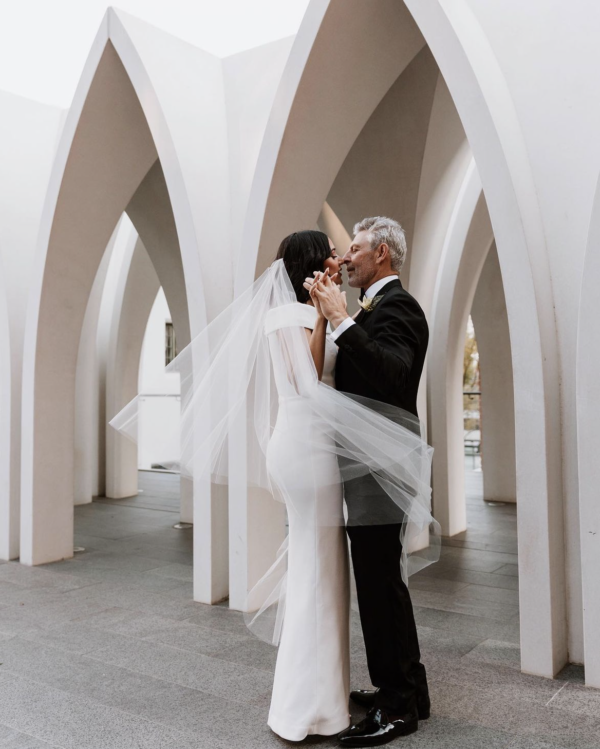 Bride Greschen Wears Rosella Veil 1.png