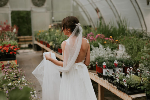 Bride Jasmine Wears The Verse Headpiece In Gold 2.jpg