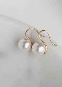 Ellis Pearl Earrings 1.jpg