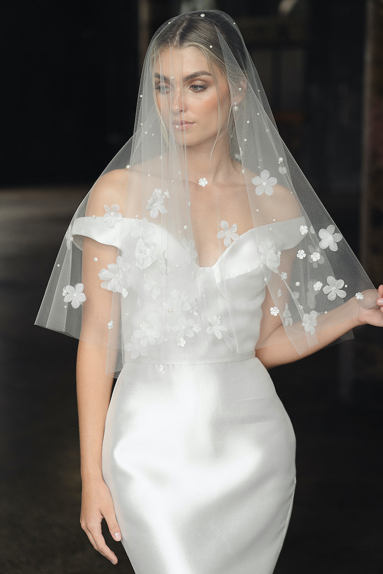 PEPE | Short veil with flowers | TANIA MARAS BRIDAL