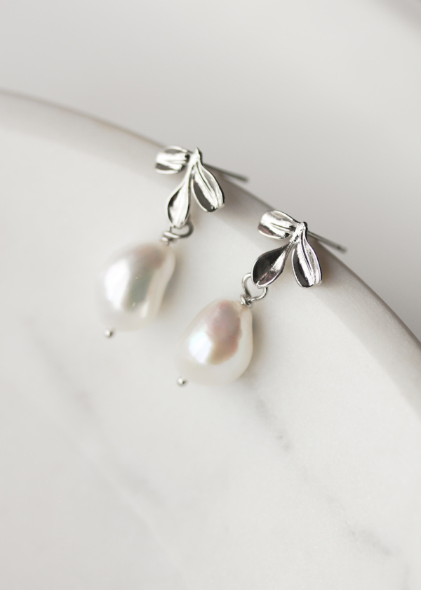Seychelles Pearl Earrings 5.jpg