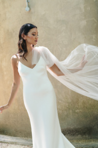 How to master the minimalist bridal look: Essential tips and accessories