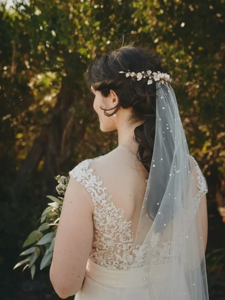 19 Bride Wearing Lyric Headpiece Audrey With Pearls 1 682x1024