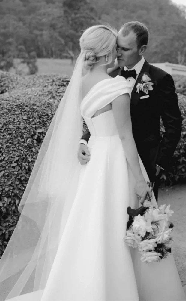 22 Bride Sophie Wears The Morning Mist Veil 812x1024