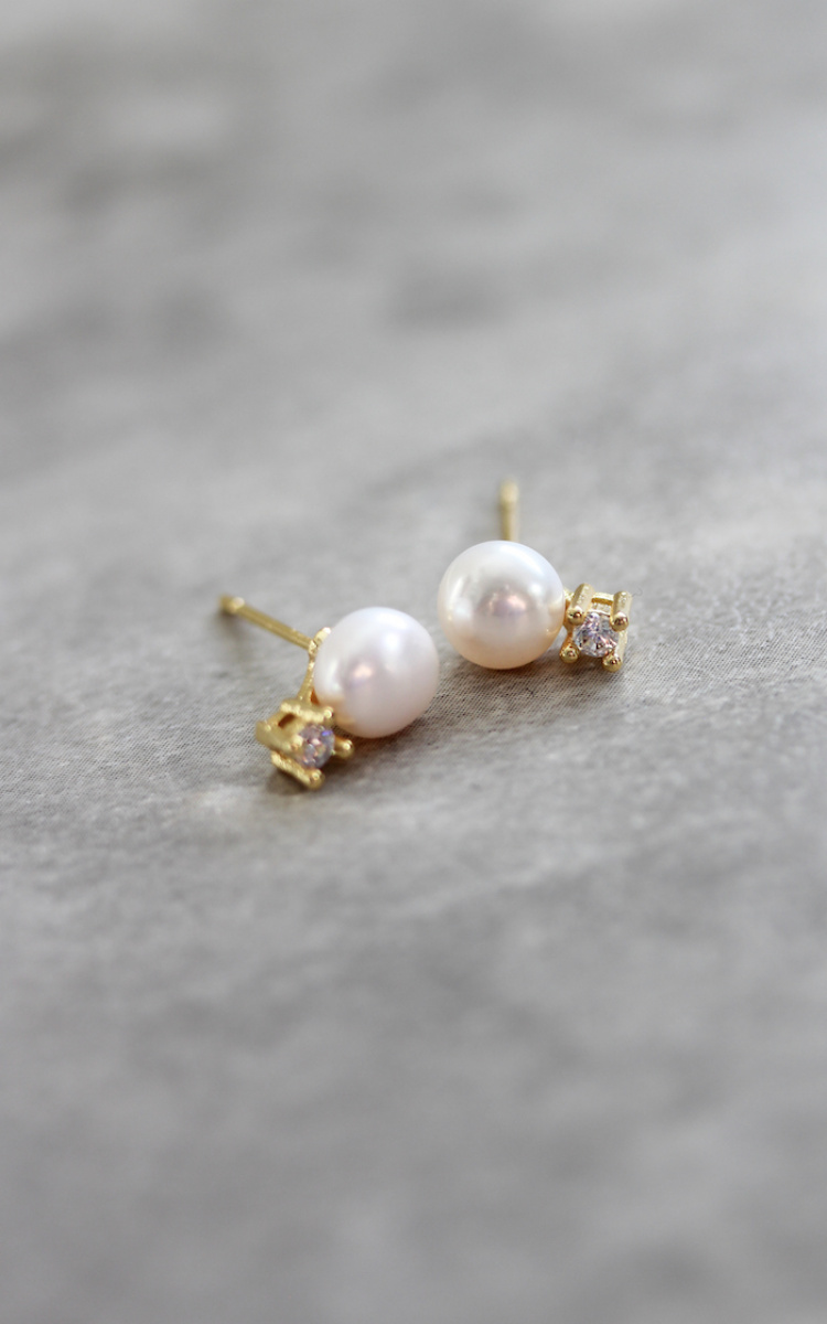 Beaumont Pearl Stud Earrings 1