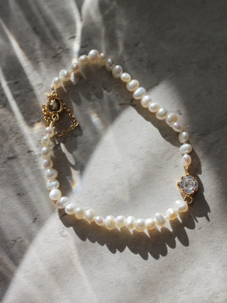 Hera Crystal Pearl Bracelet 4