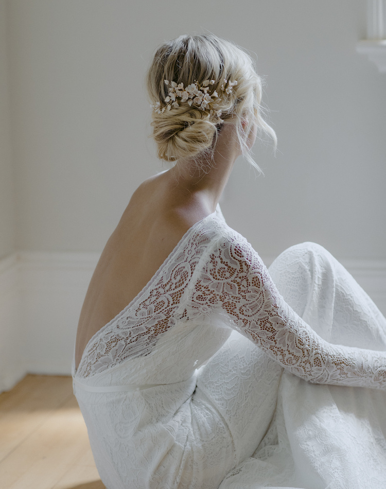 How To Accessorise A Lace Wedding Dress 9