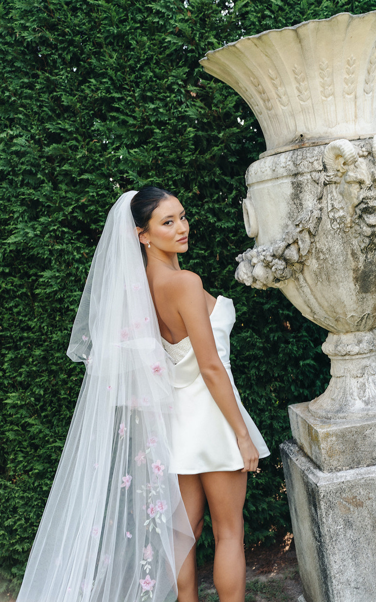 How to accessorise a short wedding dress with a long veil 5