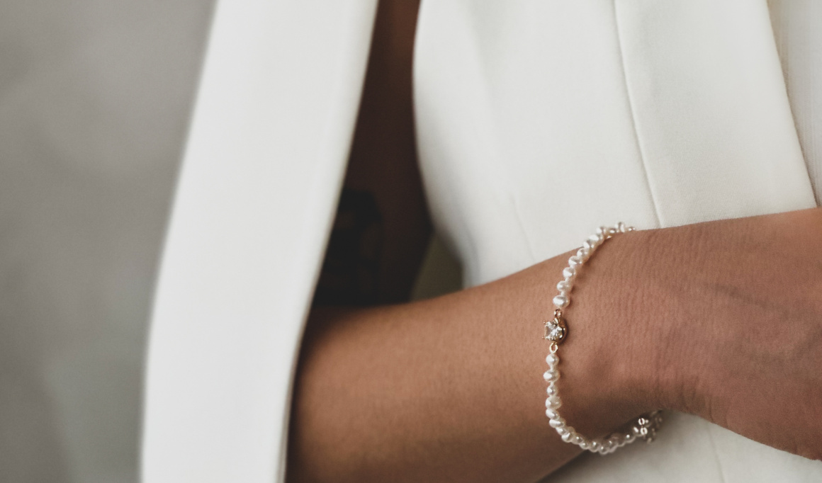 How To Mesaure Your Wrist For The Perfect Bridal Bracelet