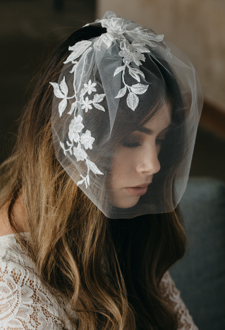 How To Secure A Birdcage Veil In 2 Steps