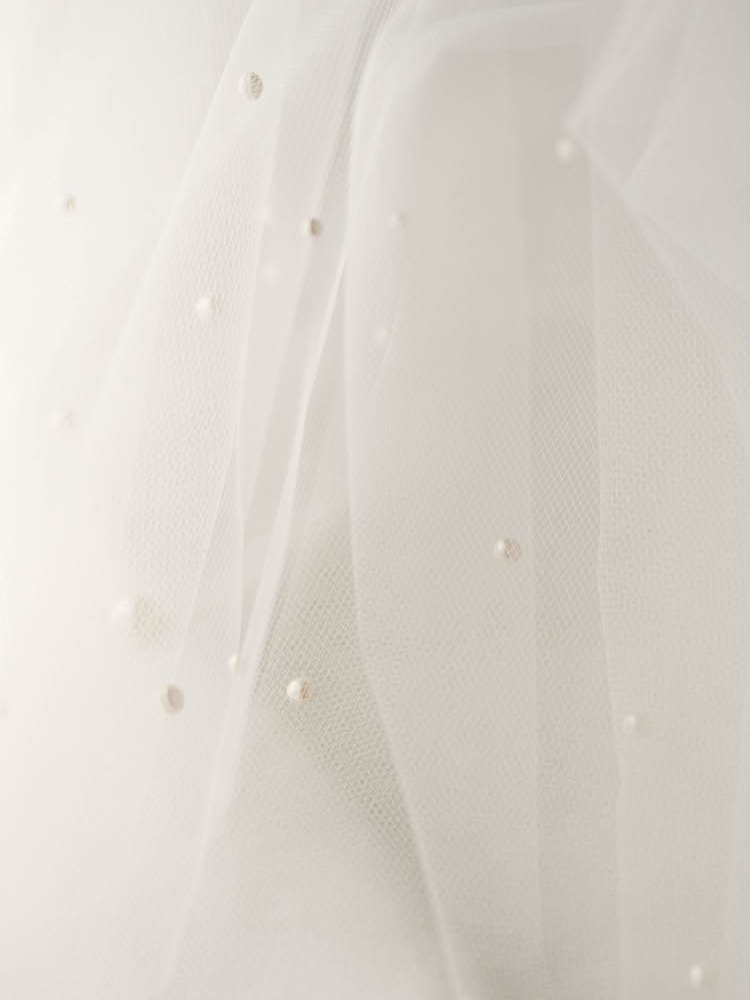 Lumiere Fingertip Veil With Pearls 3.jpg