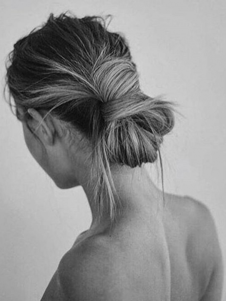 Our Favourite Updo Hairstyles For The New Season Relaxed Updos 8