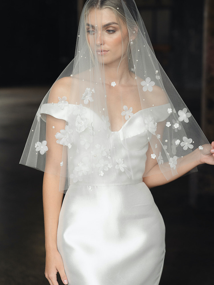 PEPE floral drop veil