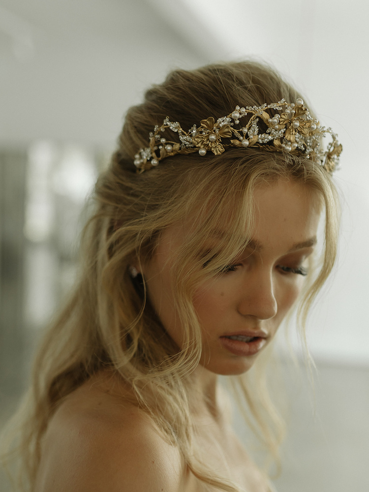 Reina Gold Wedding Crown With Pearls 1