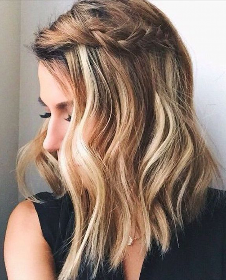 Side Braid On Wavy Hair 2018 Wedding Hair Trends