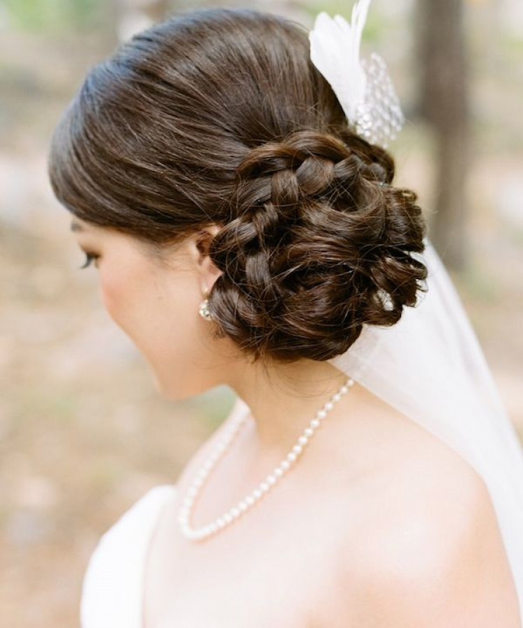 Side Wedding Hair With Veil And Comb.jpg