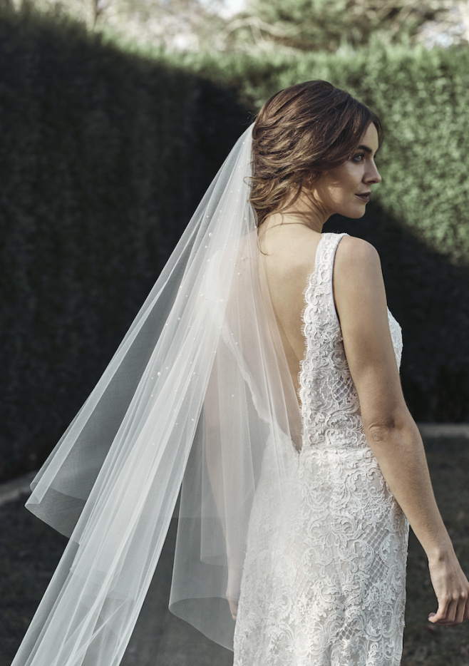 How to secure a drop veil - Bridal styling advice and tips | Tania Maras