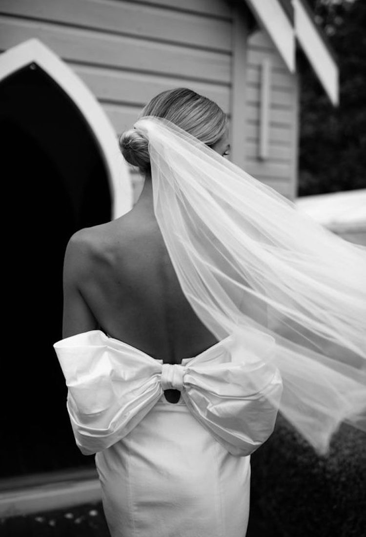 Wedding Dress With Bow And Short Veil 2