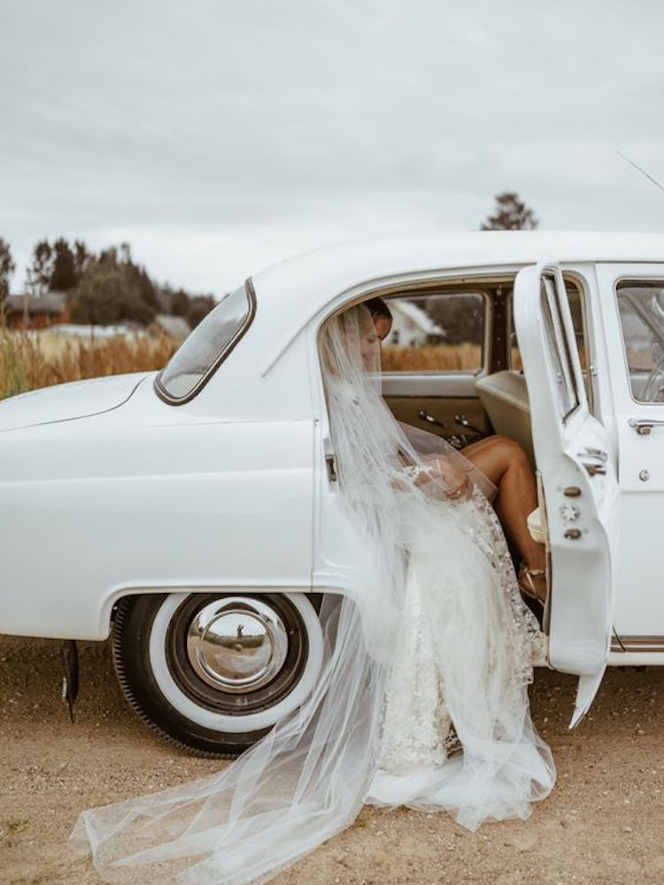 Wedding Veils And Headpieces For Eloping Brides 3